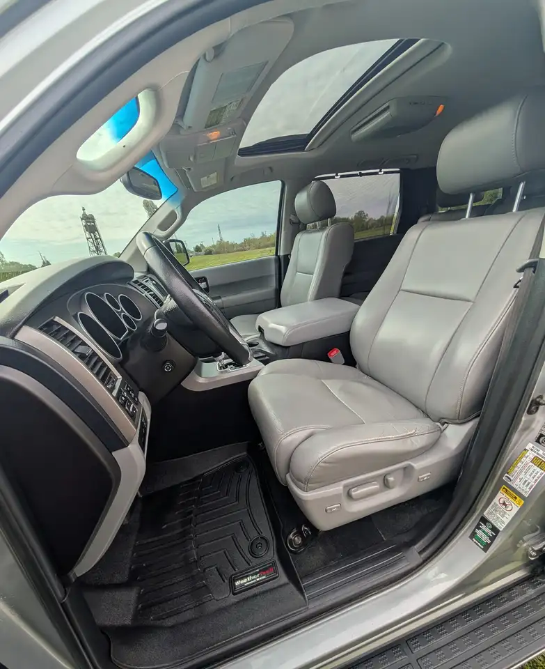 Toyota Sequoia снимка Toyota Sequoia