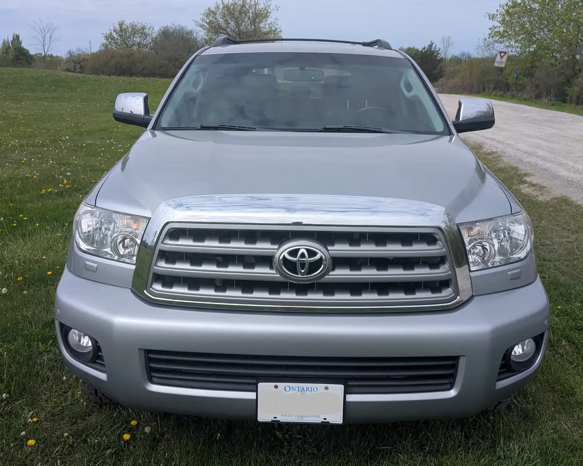 Toyota Sequoia снимка Toyota Sequoia