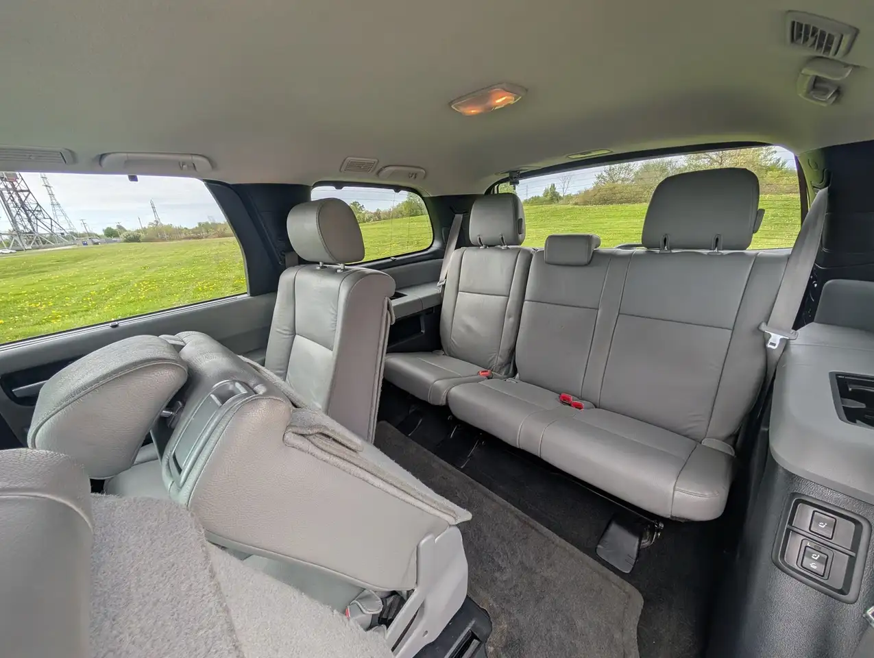 Toyota Sequoia снимка Toyota Sequoia
