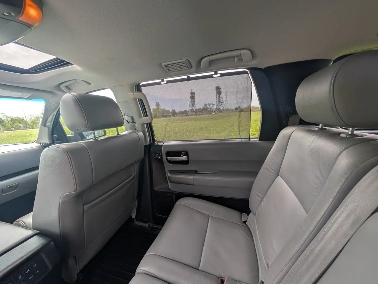 Toyota Sequoia снимка Toyota Sequoia