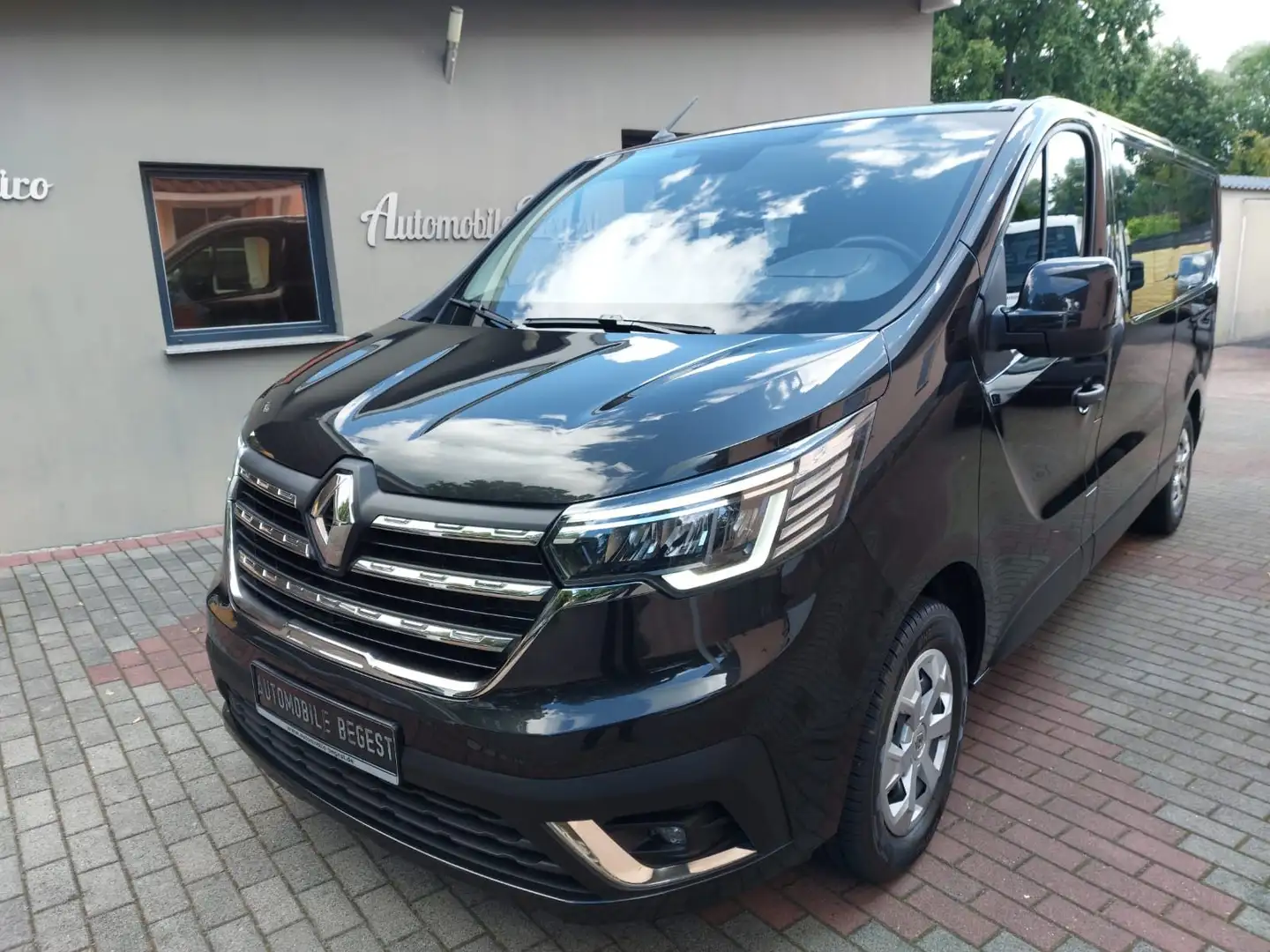Renault Trafic L2H1 DOKA+150PS+6SITZE+AHK+KAMERA+21TKM! Schwarz - 1