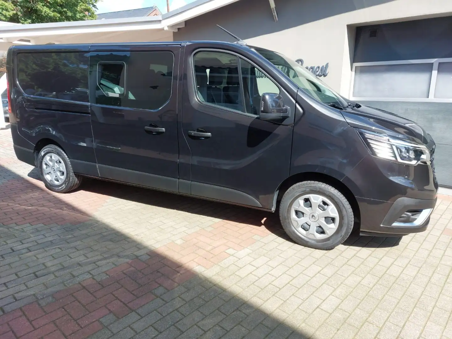Renault Trafic L2H1 DOKA+150PS+6SITZE+AHK+KAMERA+21TKM! Schwarz - 2