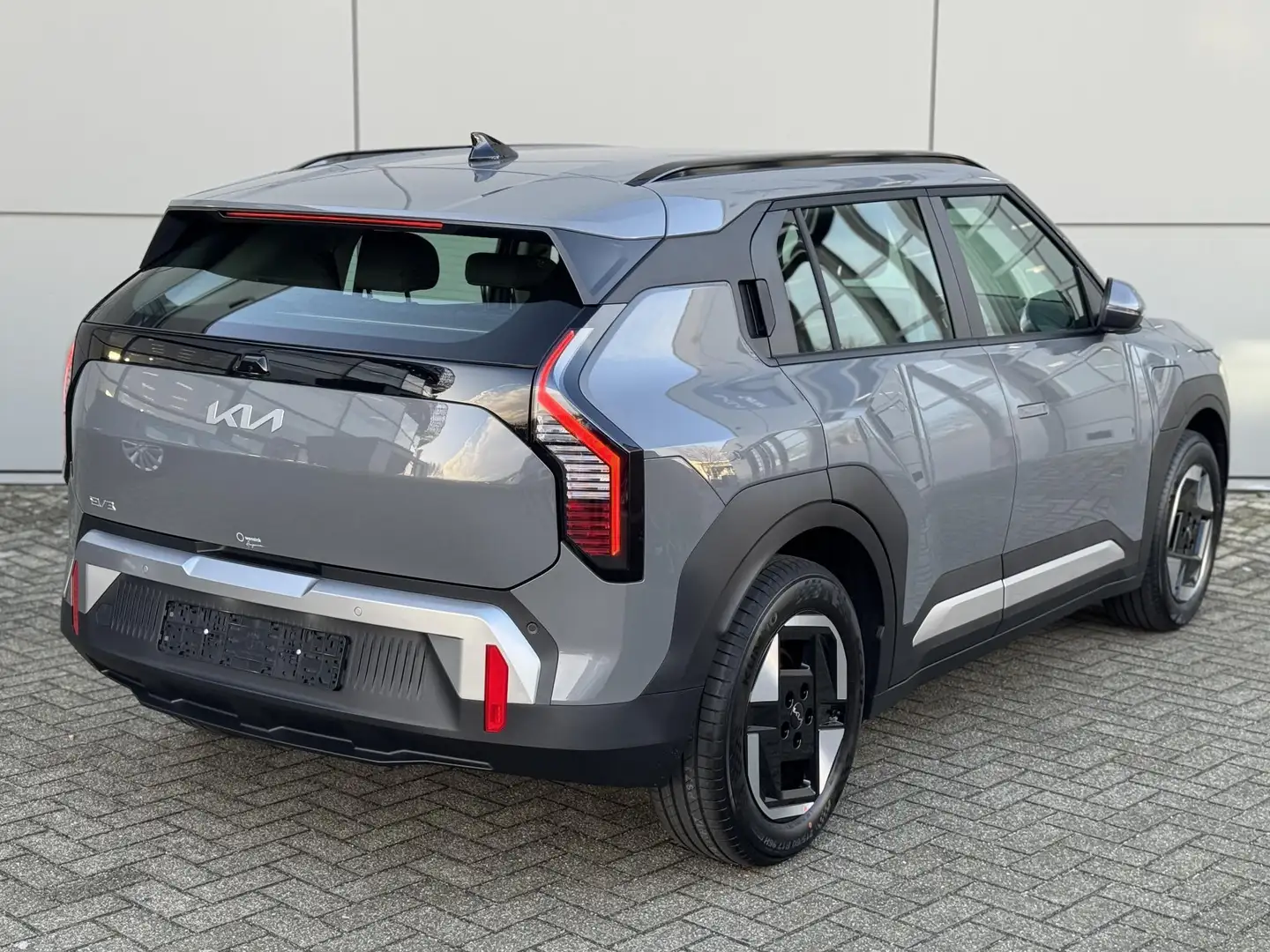 Kia EV3 Air 58.3 kWh | Snel leverbaar | Navigatie | Dodeho Grigio - 2