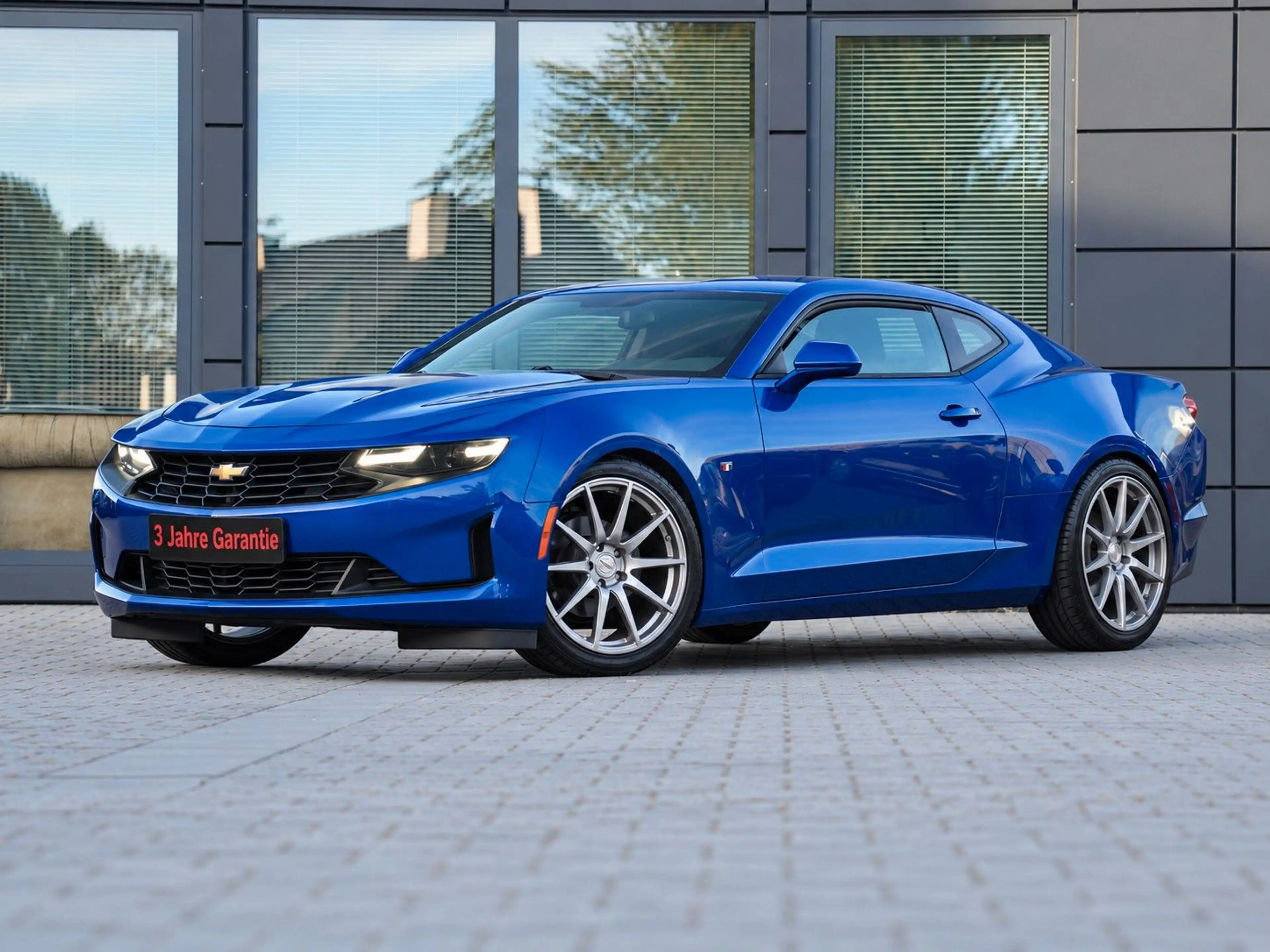 Chevrolet Camaro Coupé Turbo 50th Anniversary Edition — photo 2