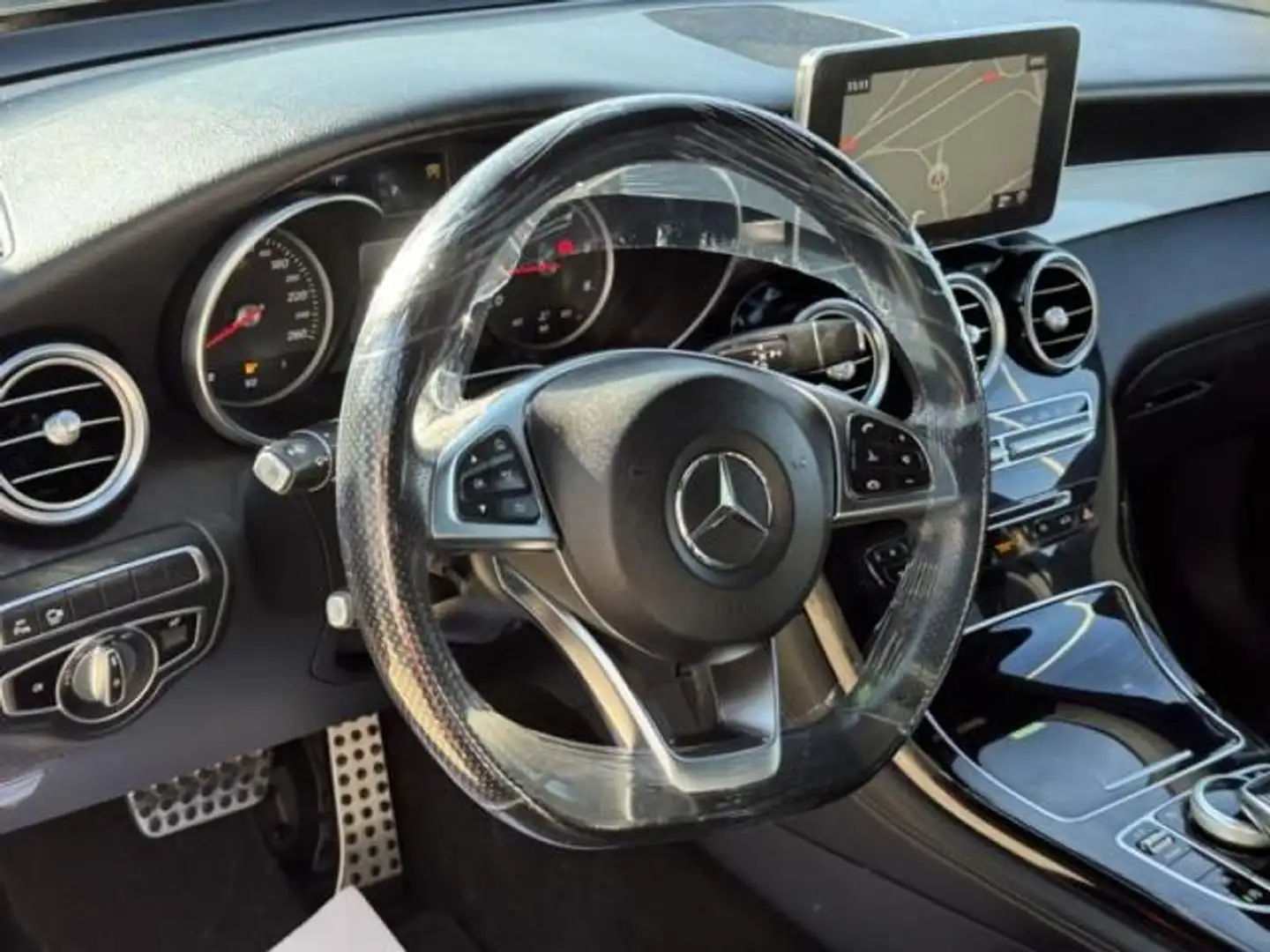 Mercedes-Benz GLC 220 Coupé 220d 4Matic Aut. Rojo - 2