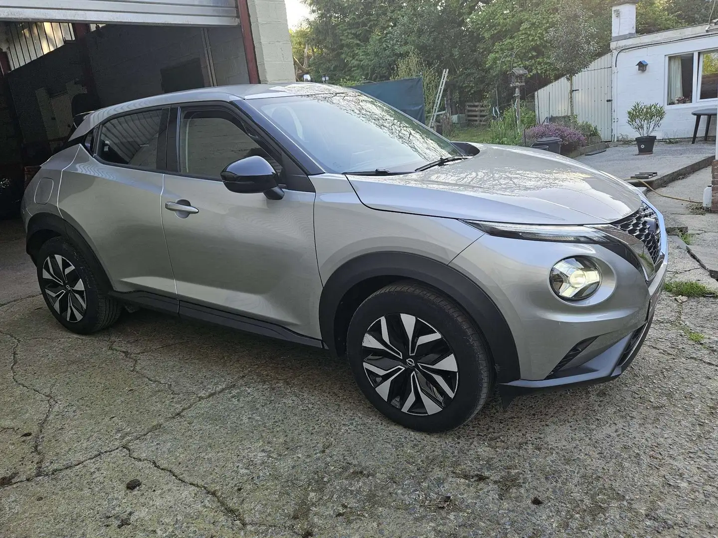 Nissan Juke 1.0 DIG-T 2WD Acenta (EU6AP) Gris - 2