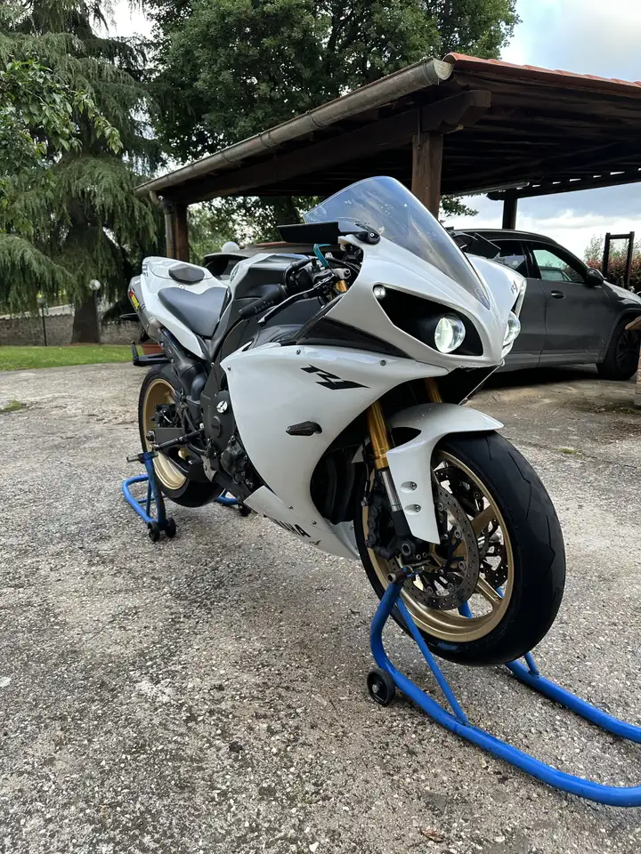 Yamaha YZF-R1