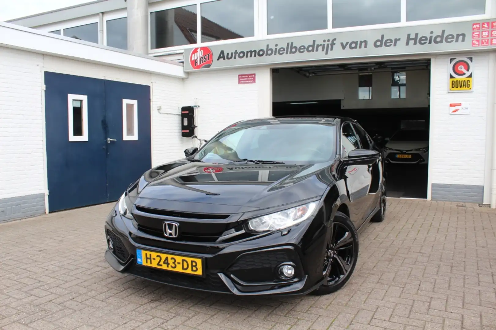 Honda Civic 1.0 i-VTEC Premium Automaat Zwart - 1