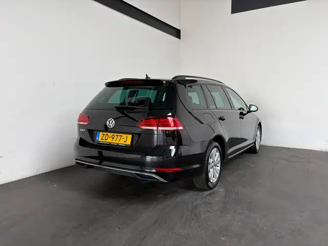 Volkswagen Golf view 2