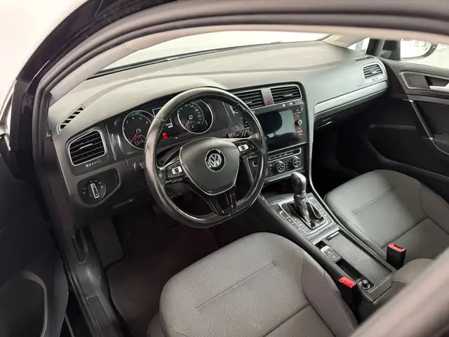 Volkswagen Golf view 6