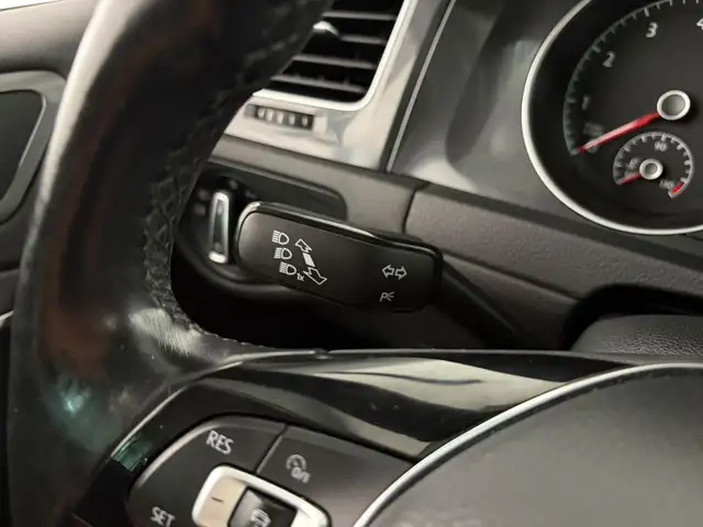 Volkswagen Golf view 9