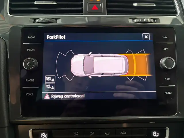 Volkswagen Golf view 24