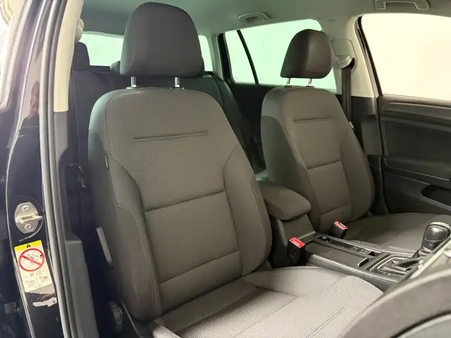 Volkswagen Golf view 5