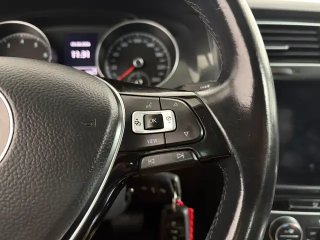 Volkswagen Golf view 11