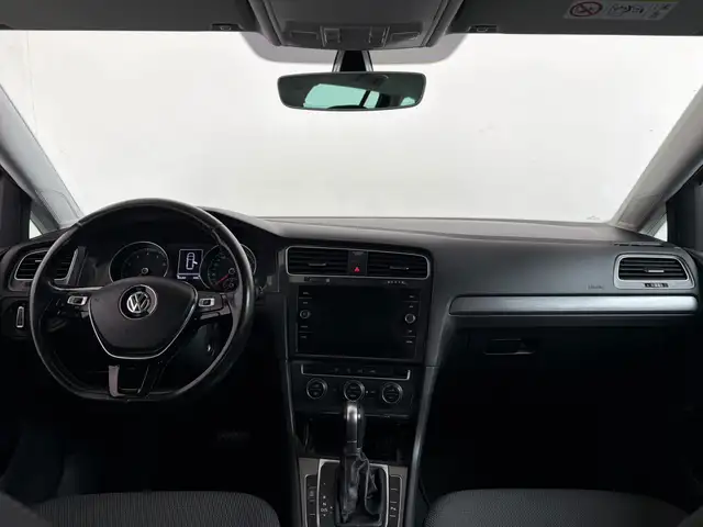 Volkswagen Golf view 3