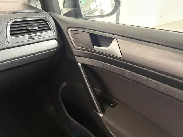 Volkswagen Golf view 16