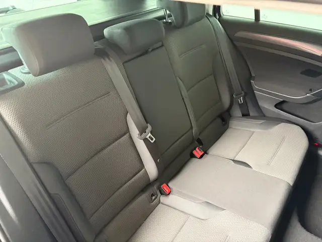 Volkswagen Golf view 29
