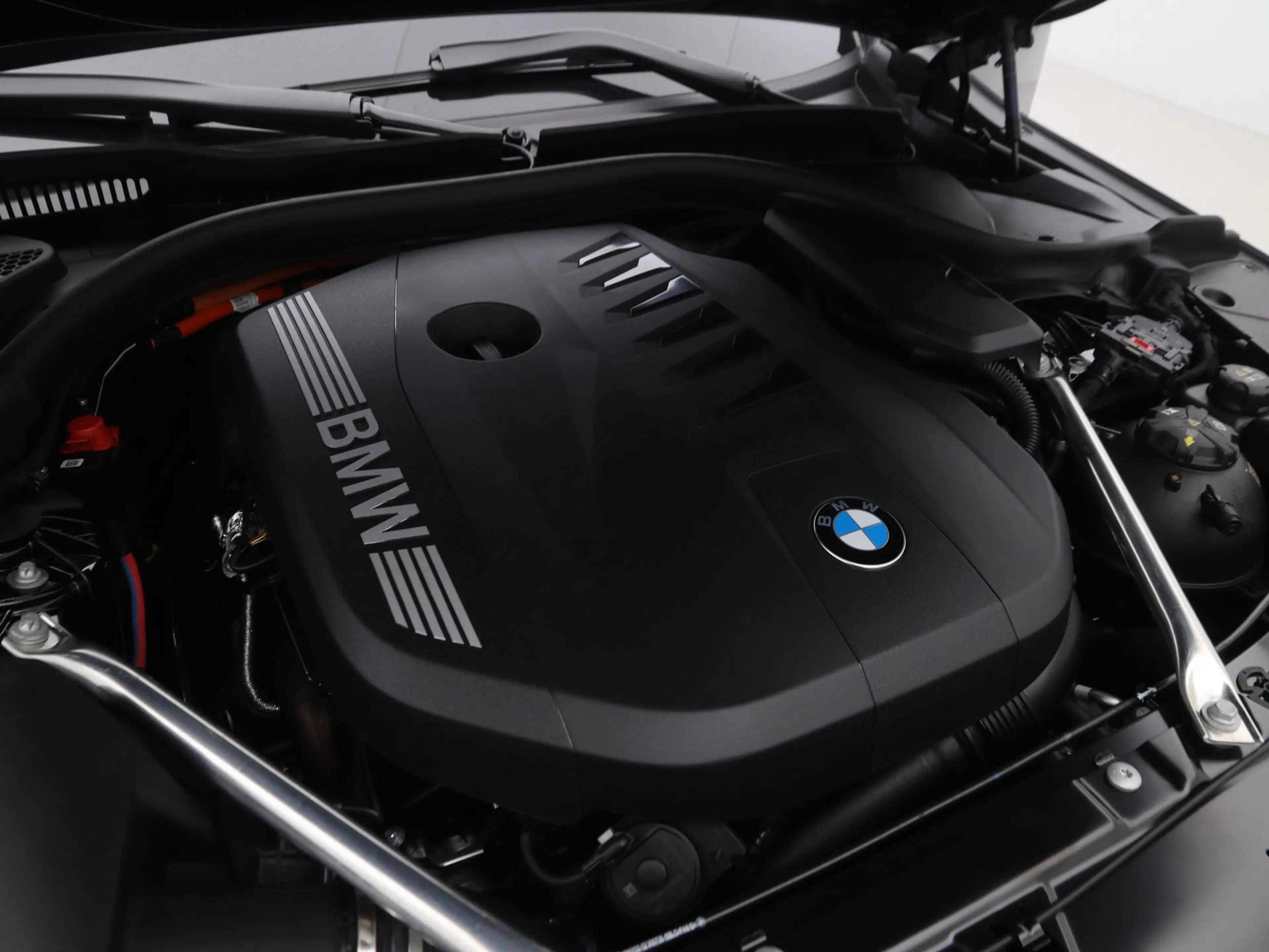 BMW 550 5 serie Touring 550e xDrive — photo 4