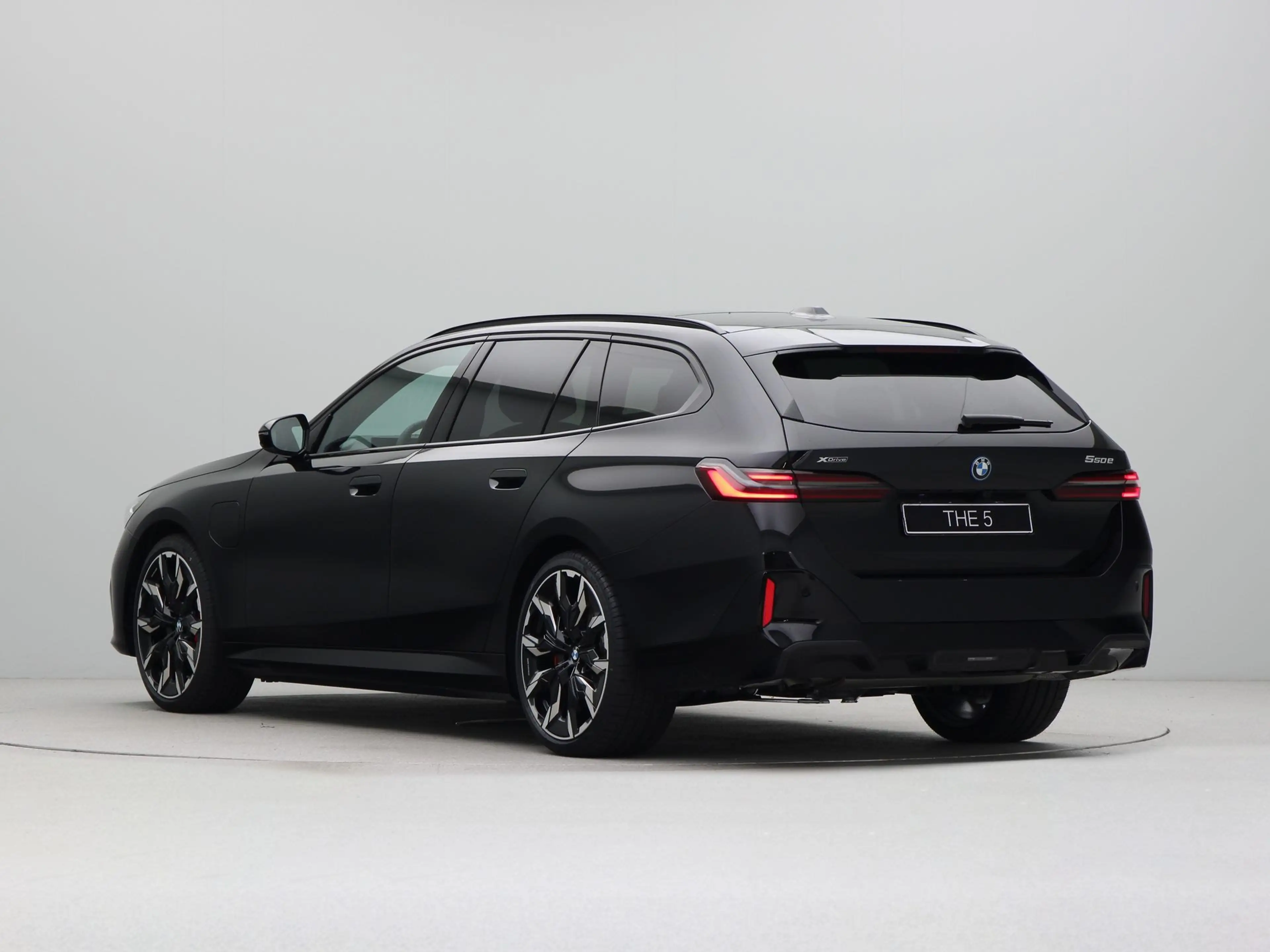 BMW 550 5 serie Touring 550e xDrive — photo 11