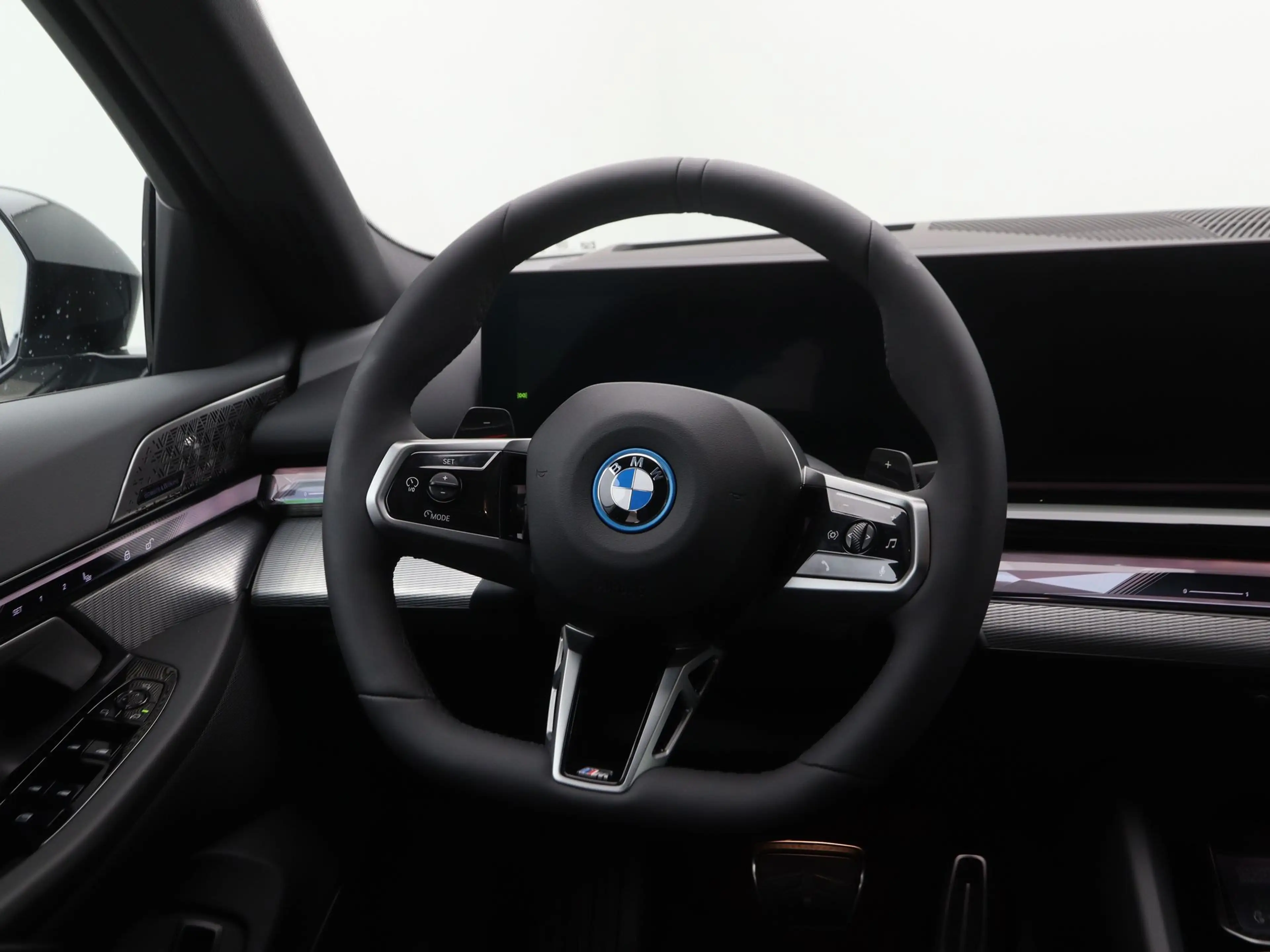 BMW 550 5 serie Touring 550e xDrive — photo 2