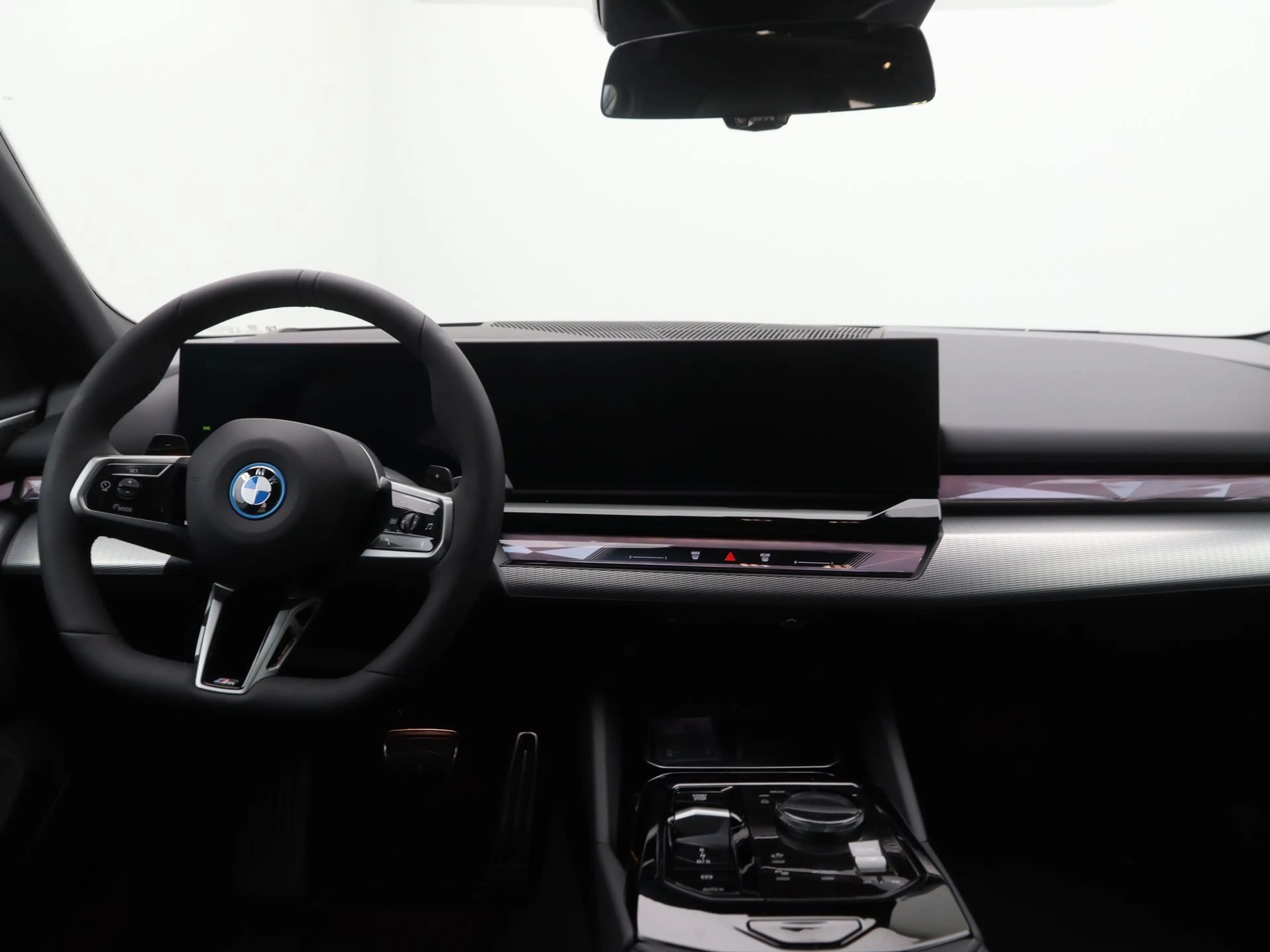 BMW 550 5 serie Touring 550e xDrive — photo 13