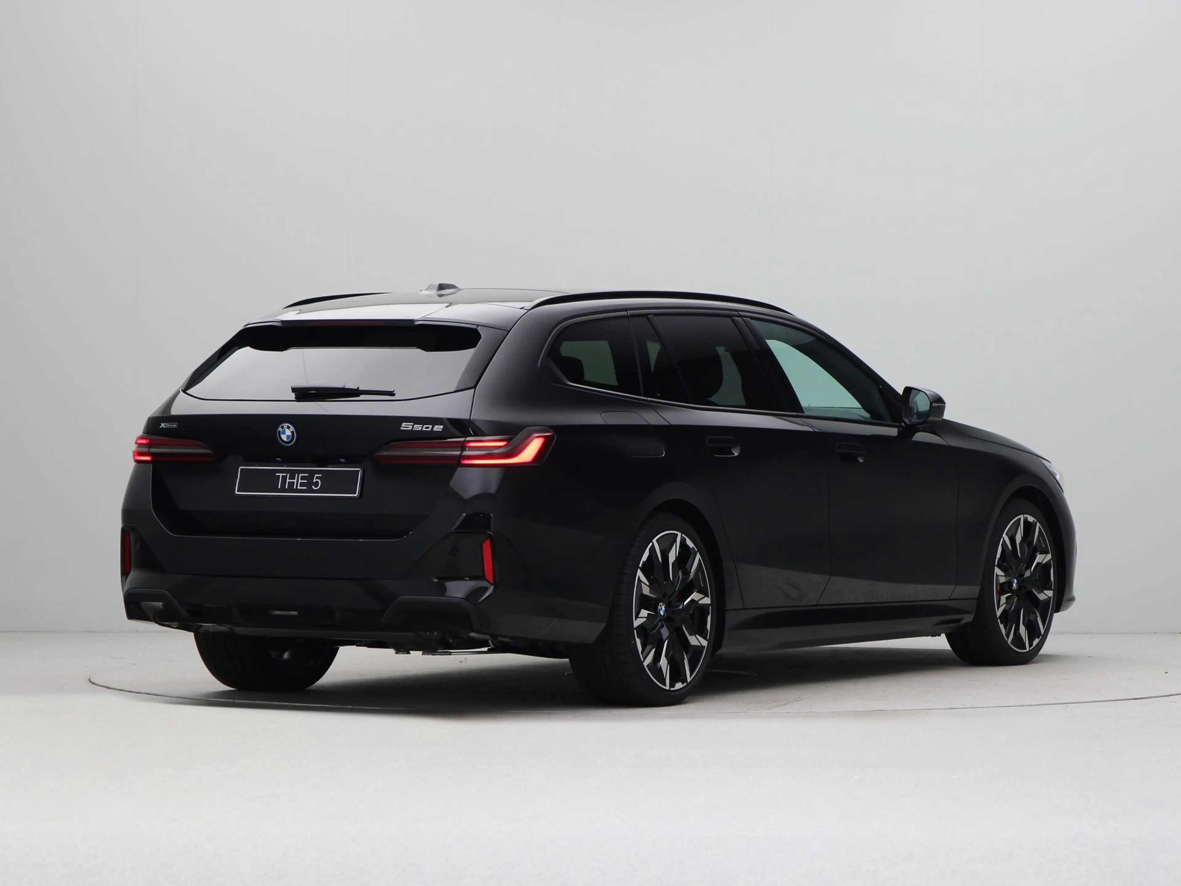 BMW 550 5 serie Touring 550e xDrive — photo 9
