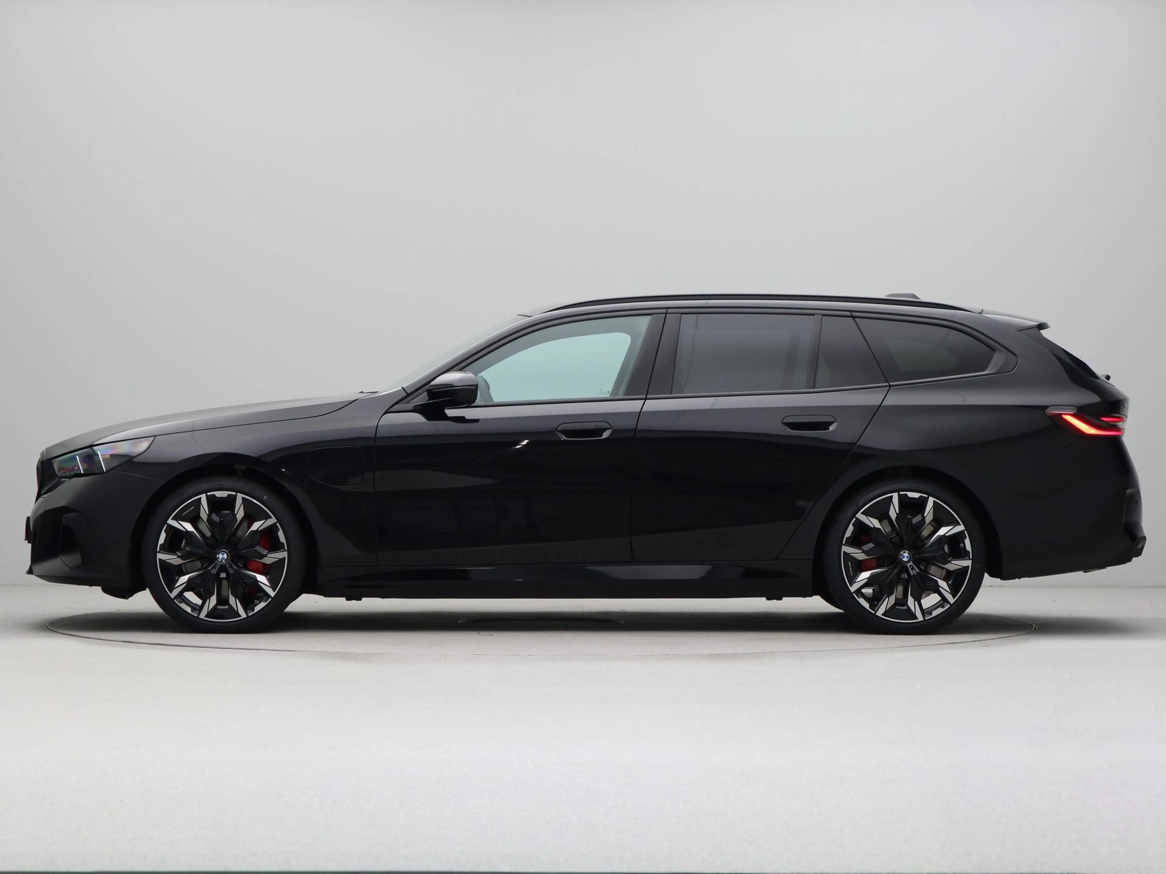 BMW 550 5 serie Touring 550e xDrive — photo 12