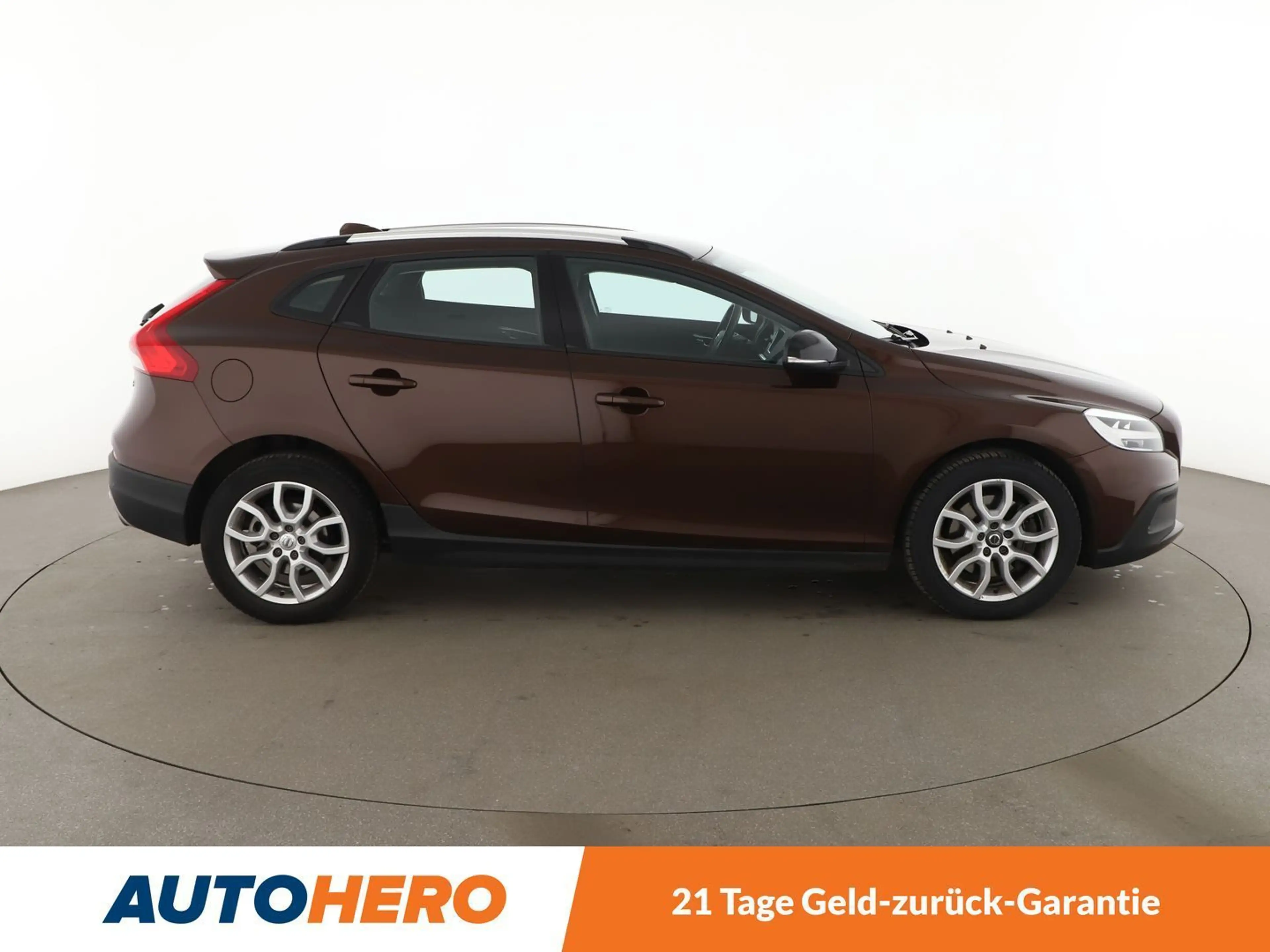 Volvo V40 Cross Country 2.0 D3 Momentum Aut.*NAVI*PDC*TEMPO*PANO*SHZ* — photo 7