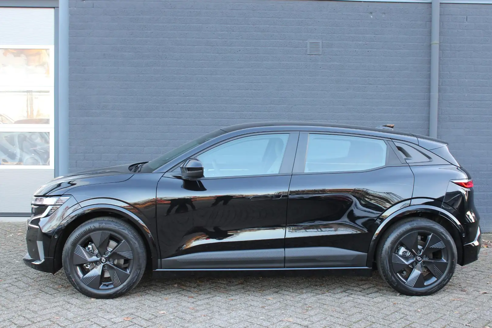 Renault Megane E-Tech comfort range Evolution 60 kWh Pack Navigation | P Zwart - 2