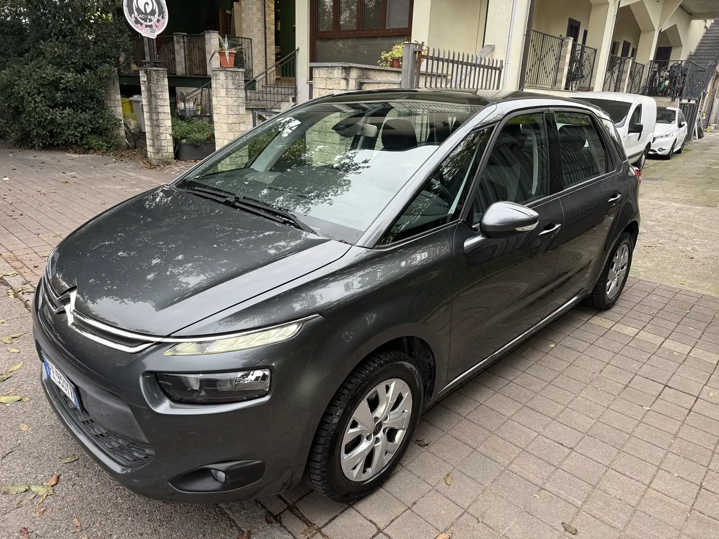 Citroen C4 Picasso 1.6 bluehdi Business s&s 100cv Grijs - 1