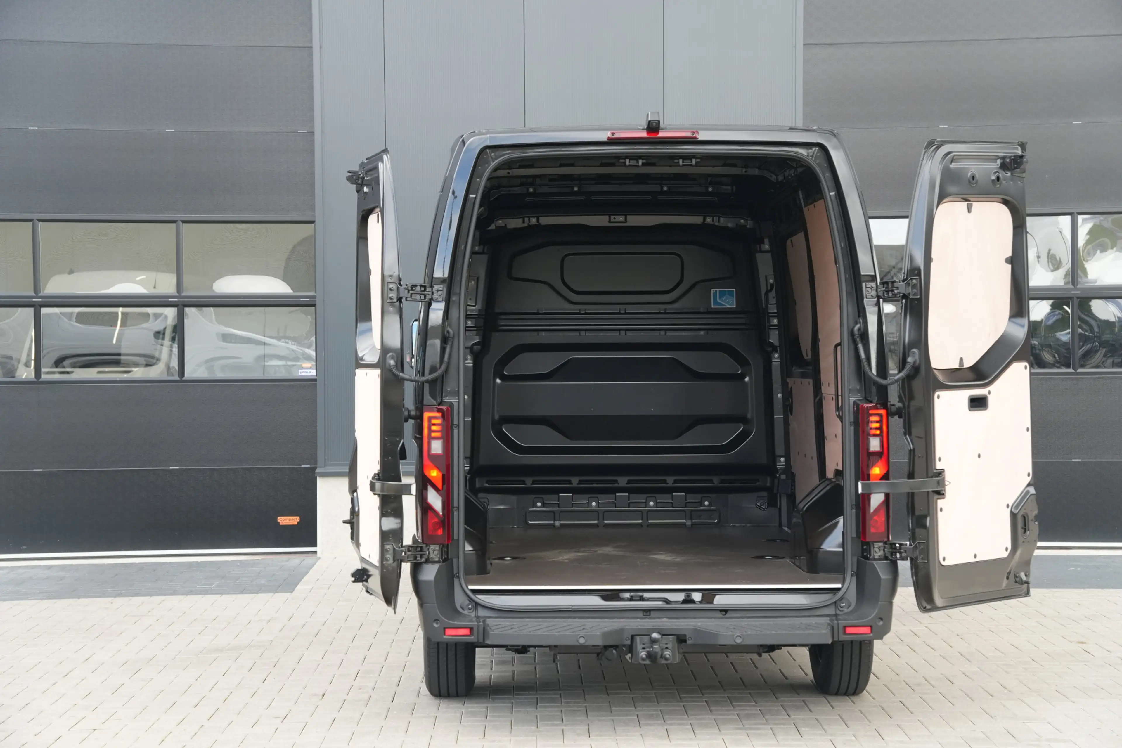 Renault Master E-Tech T35 L2H2 Advance Long Range 87 kWh 143pk - — photo 8