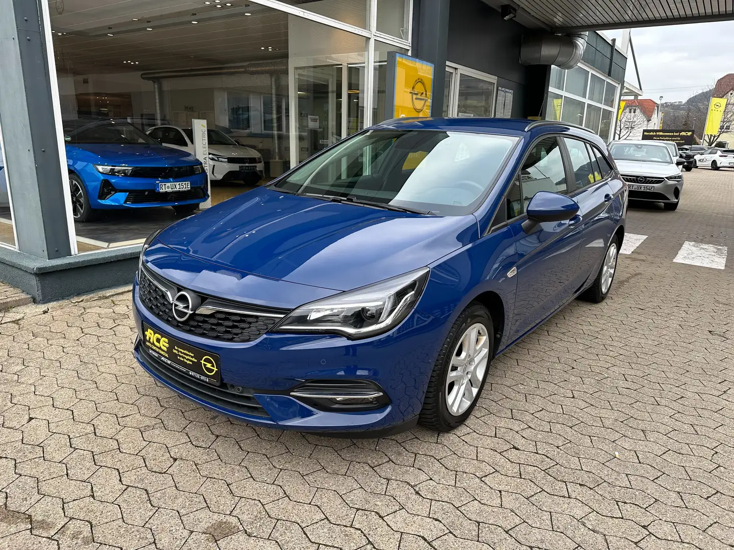 Opel Astra 1,5 Sports Tourer Business *SHZ*PDC*Multimedia* Blauw - 1