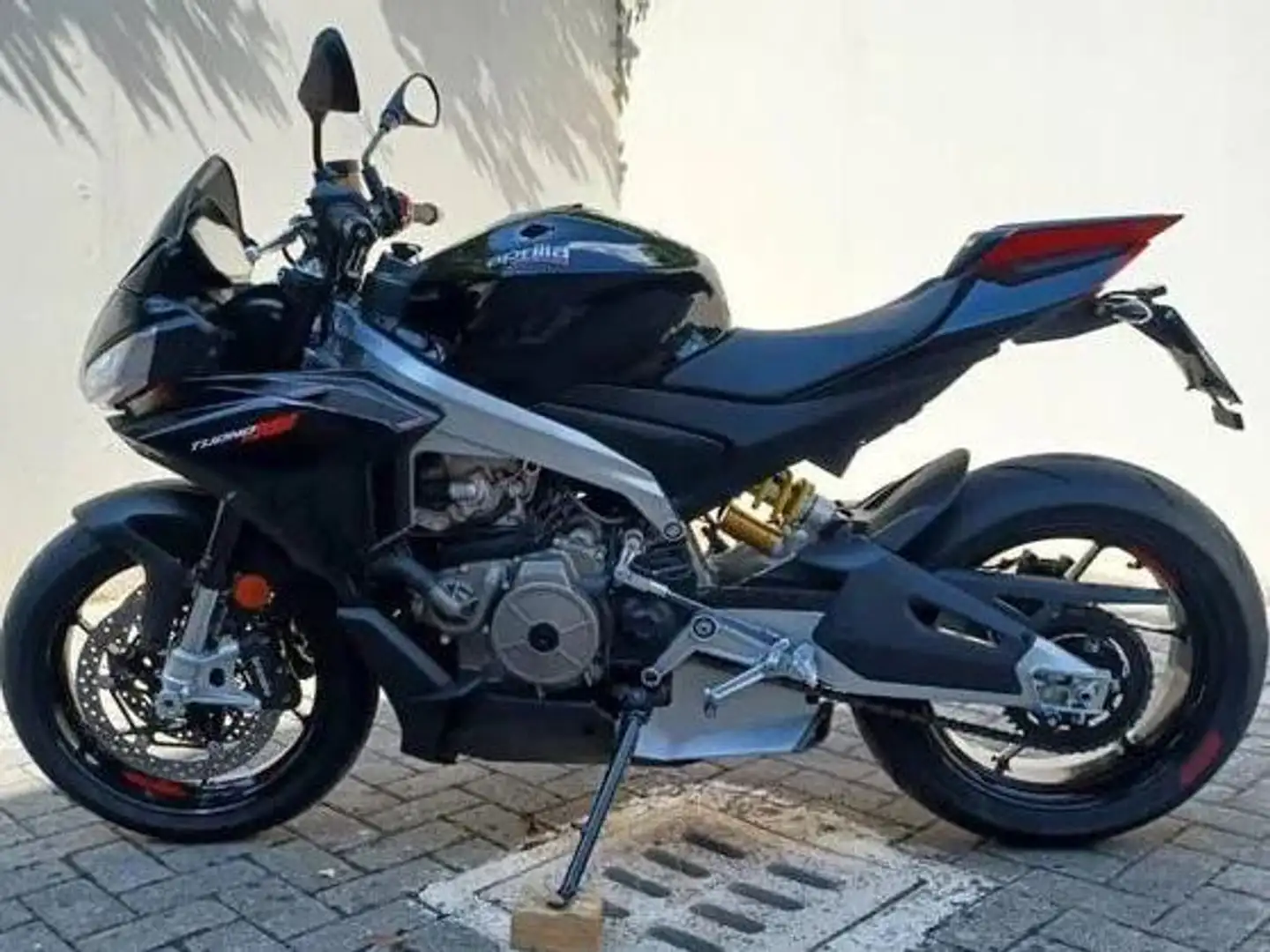 Aprilia Tuono 660 Factory Negru - 1