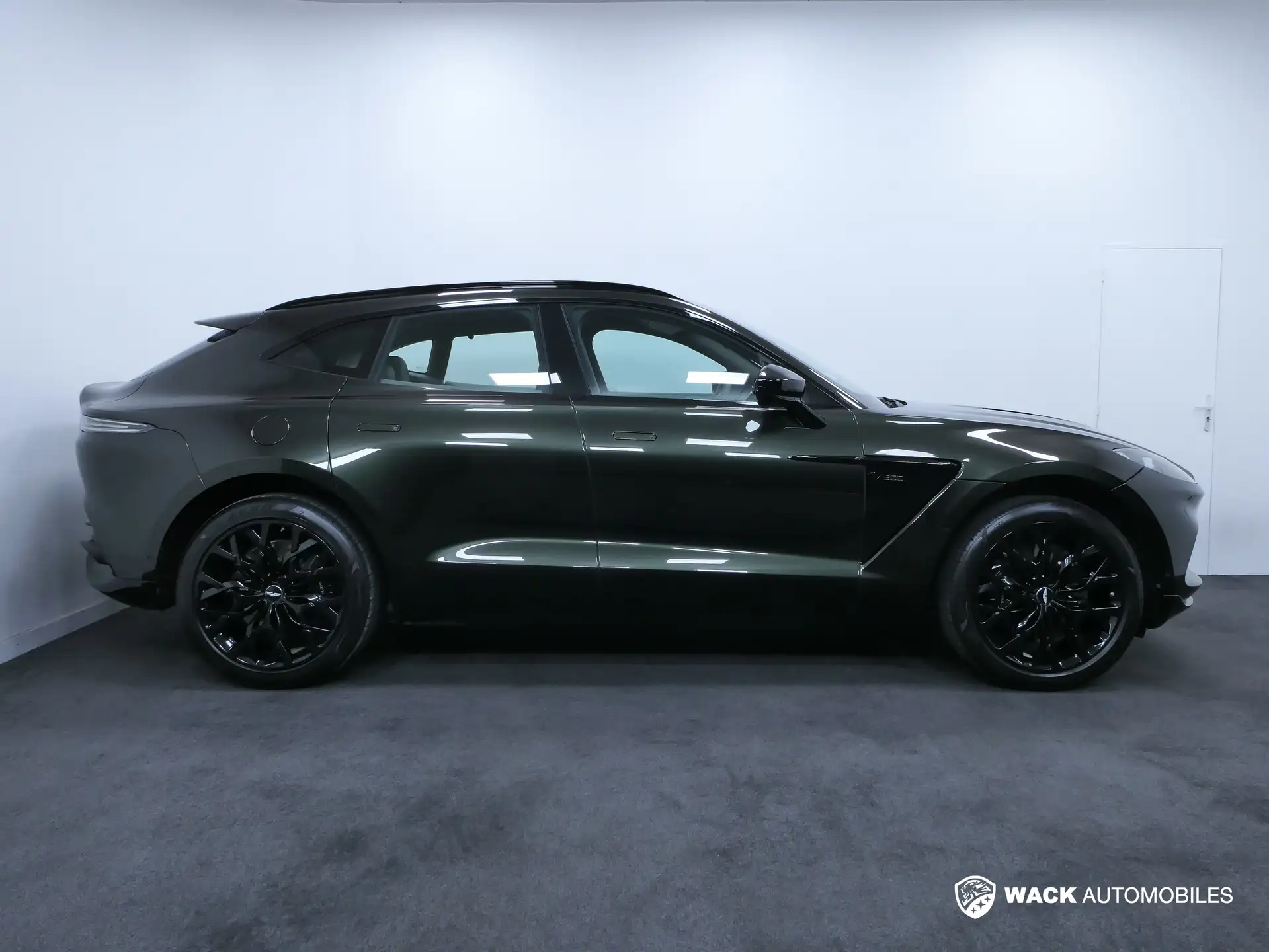 애스턴마틴 DBX 2020 블랙 사진 2