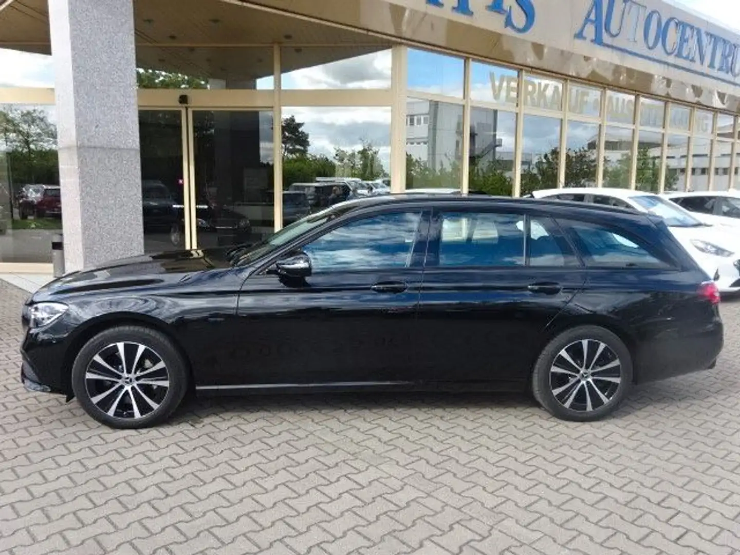 Mercedes-Benz E 300 de T Autm. Avantgarde MBUX HighEnd PHEV Schwarz - 2