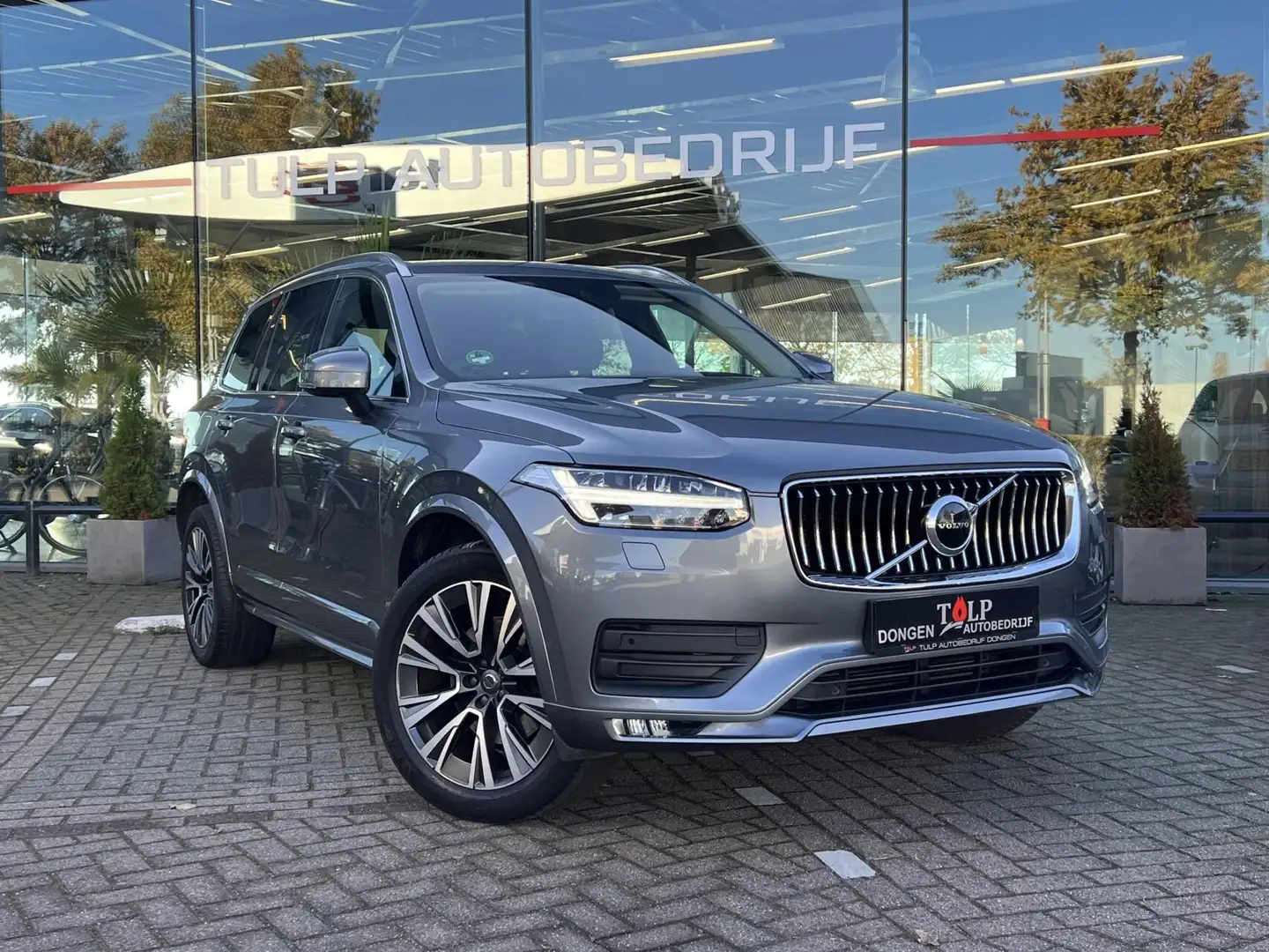 Volvo XC90 2.0 T5 AWD Momentum Pro 7-Zits Trekhaak 1e eig Dea Grijs - 2
