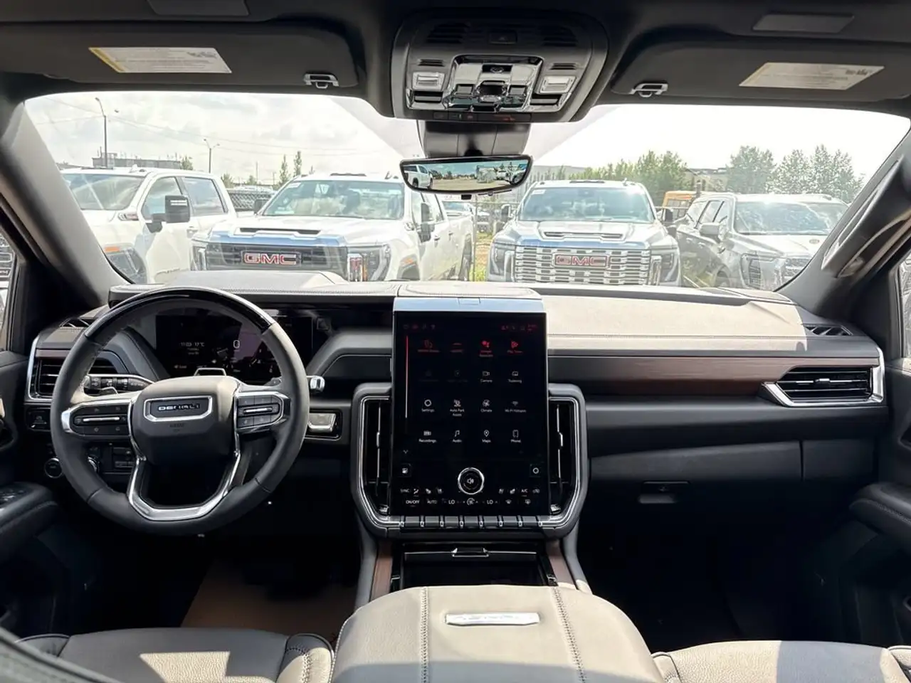 GMC Yukon снимка GMC Yukon