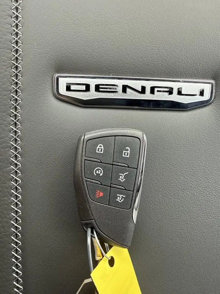 GMC Yukon снимка GMC Yukon