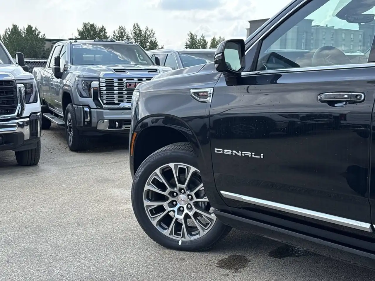 GMC Yukon снимка GMC Yukon