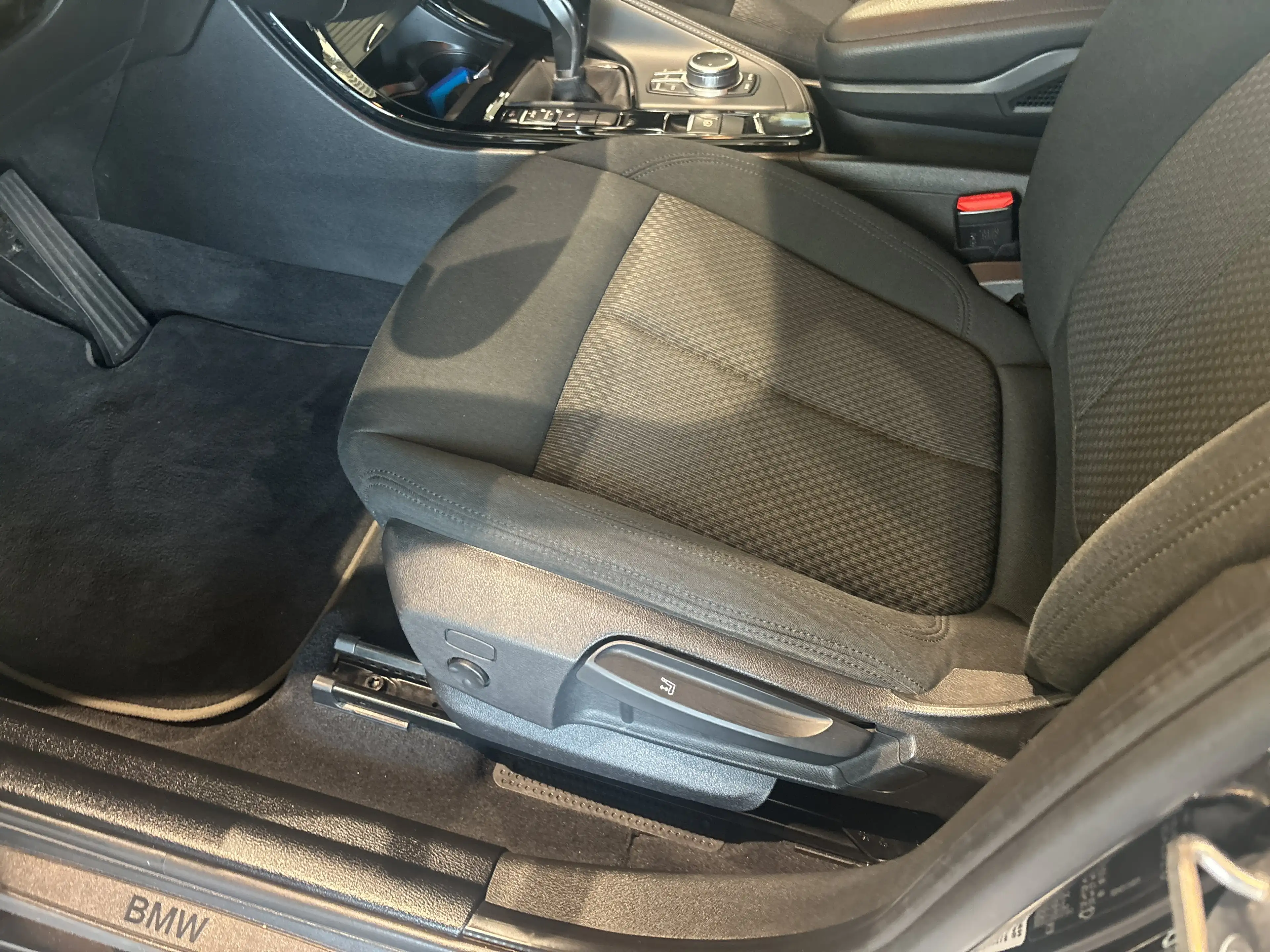 BMW X2 sDrive18i — photo 10