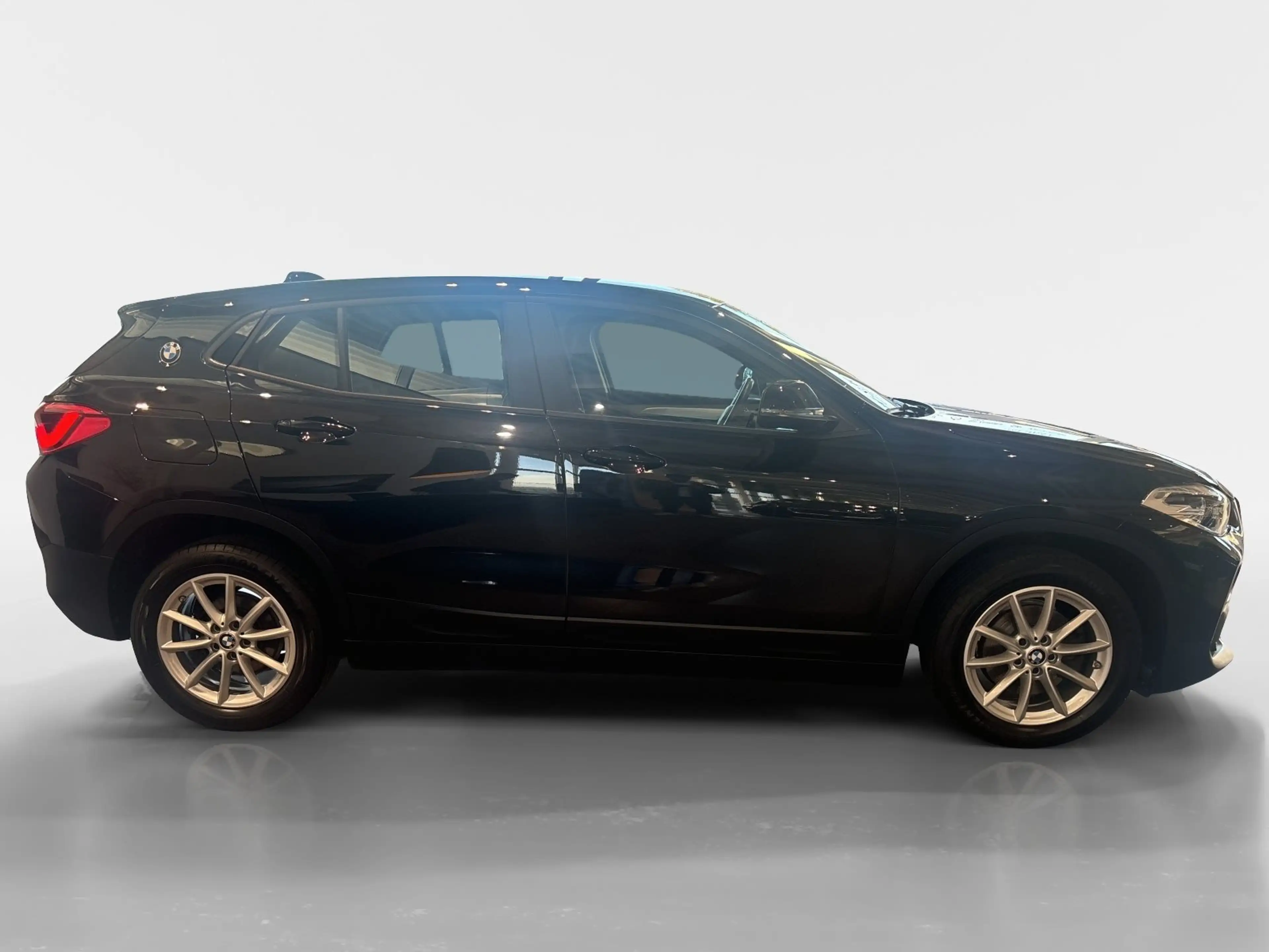 BMW X2 sDrive18i — photo 6