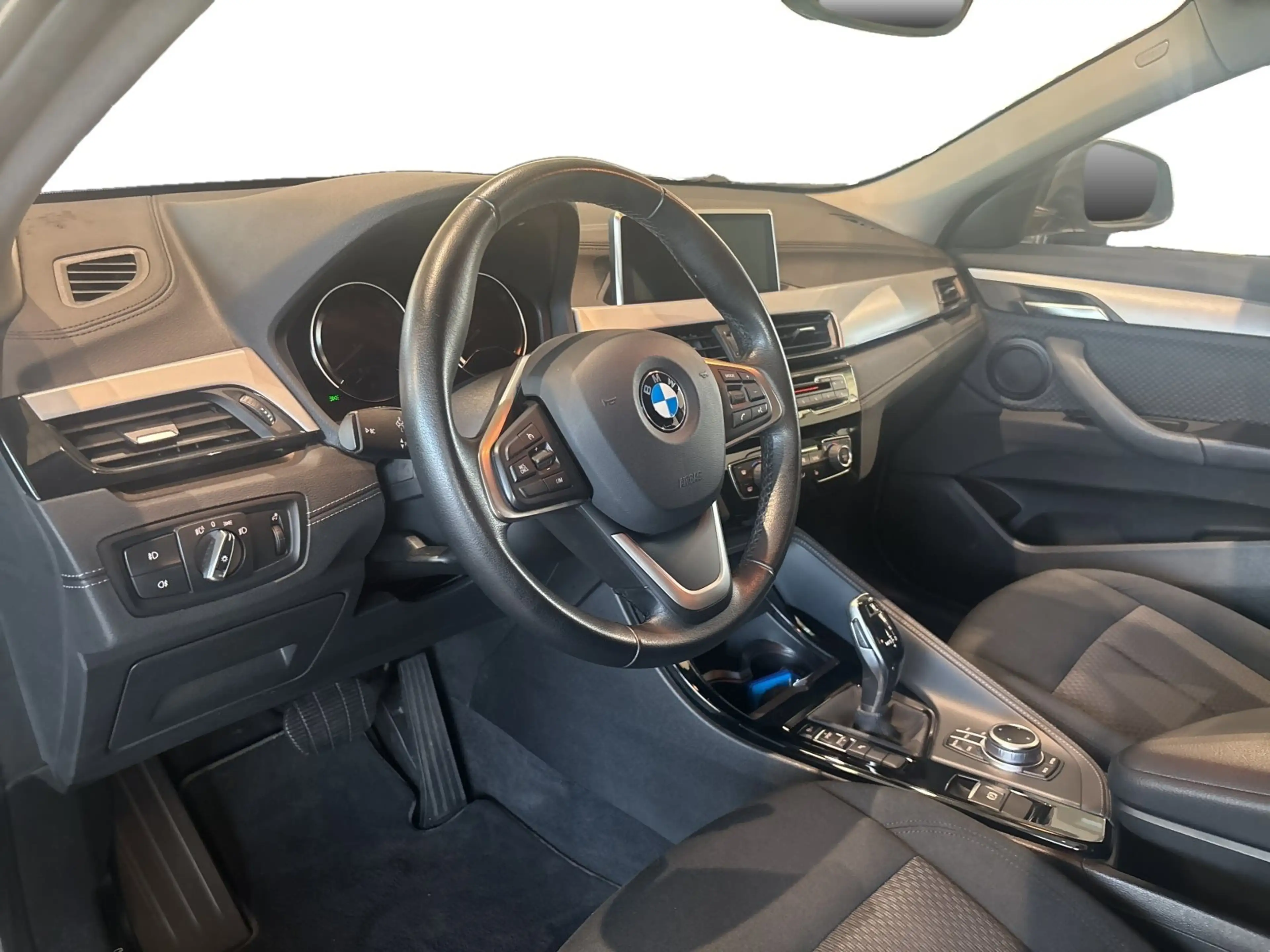 BMW X2 sDrive18i — photo 12