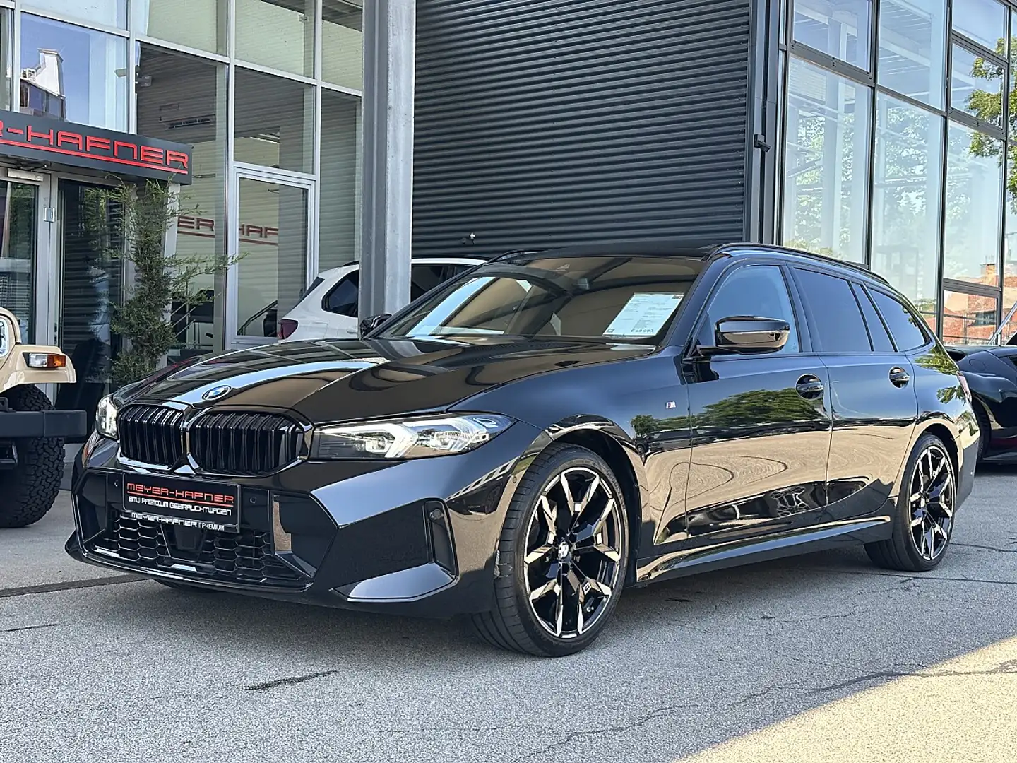 BMW 320 d xDrive Touring M-Paket Aut. Schwarz - 2