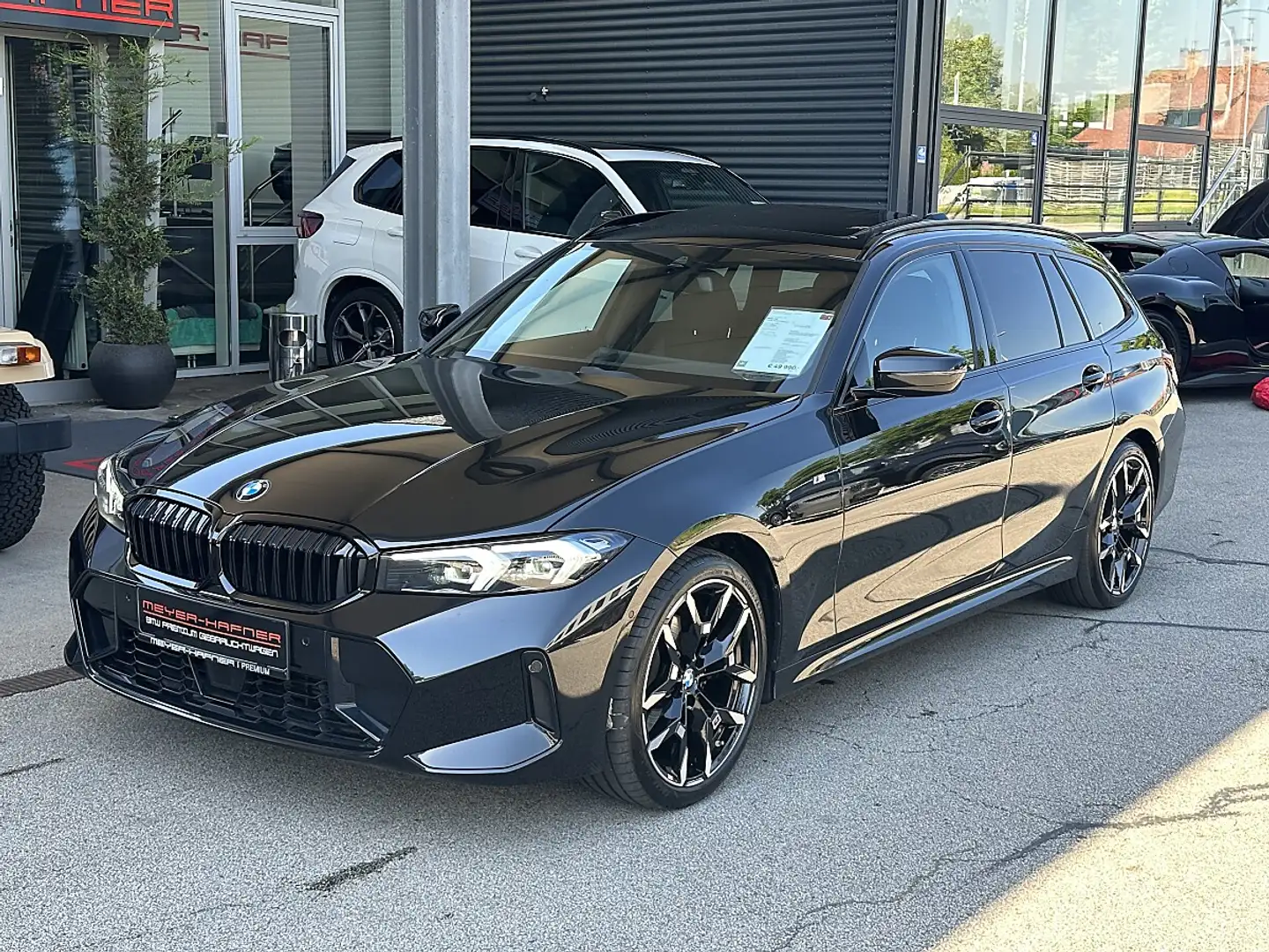 BMW 320 d xDrive Touring M-Paket Aut. Schwarz - 1