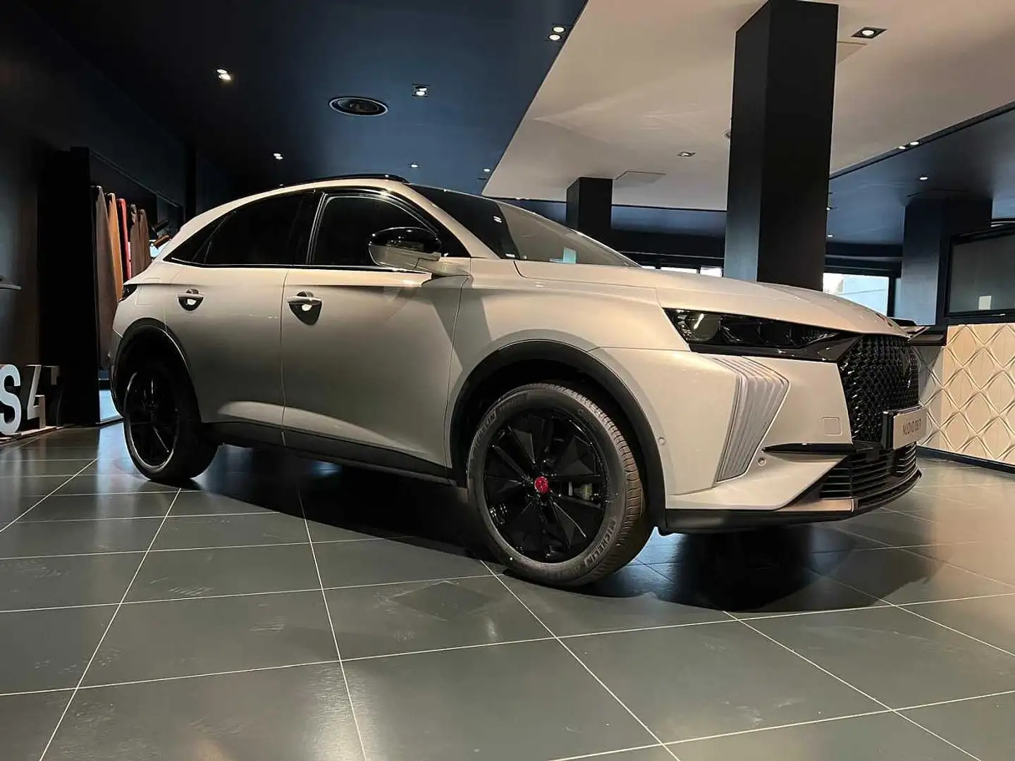DS Automobiles DS 7 BlueHDi 130 EAT8 AUTOM. Performance Line Gris - 2