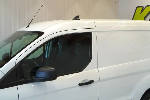 Ford Transit Connect view 12