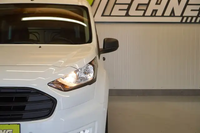 Ford Transit Connect view 10