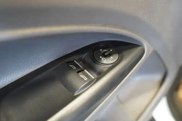 Ford Transit Connect view 14