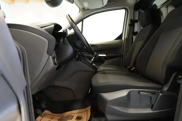 Ford Transit Connect view 15