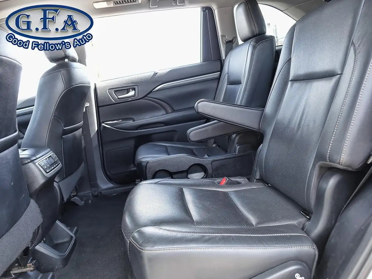 Toyota Highlander снимка Toyota Highlander